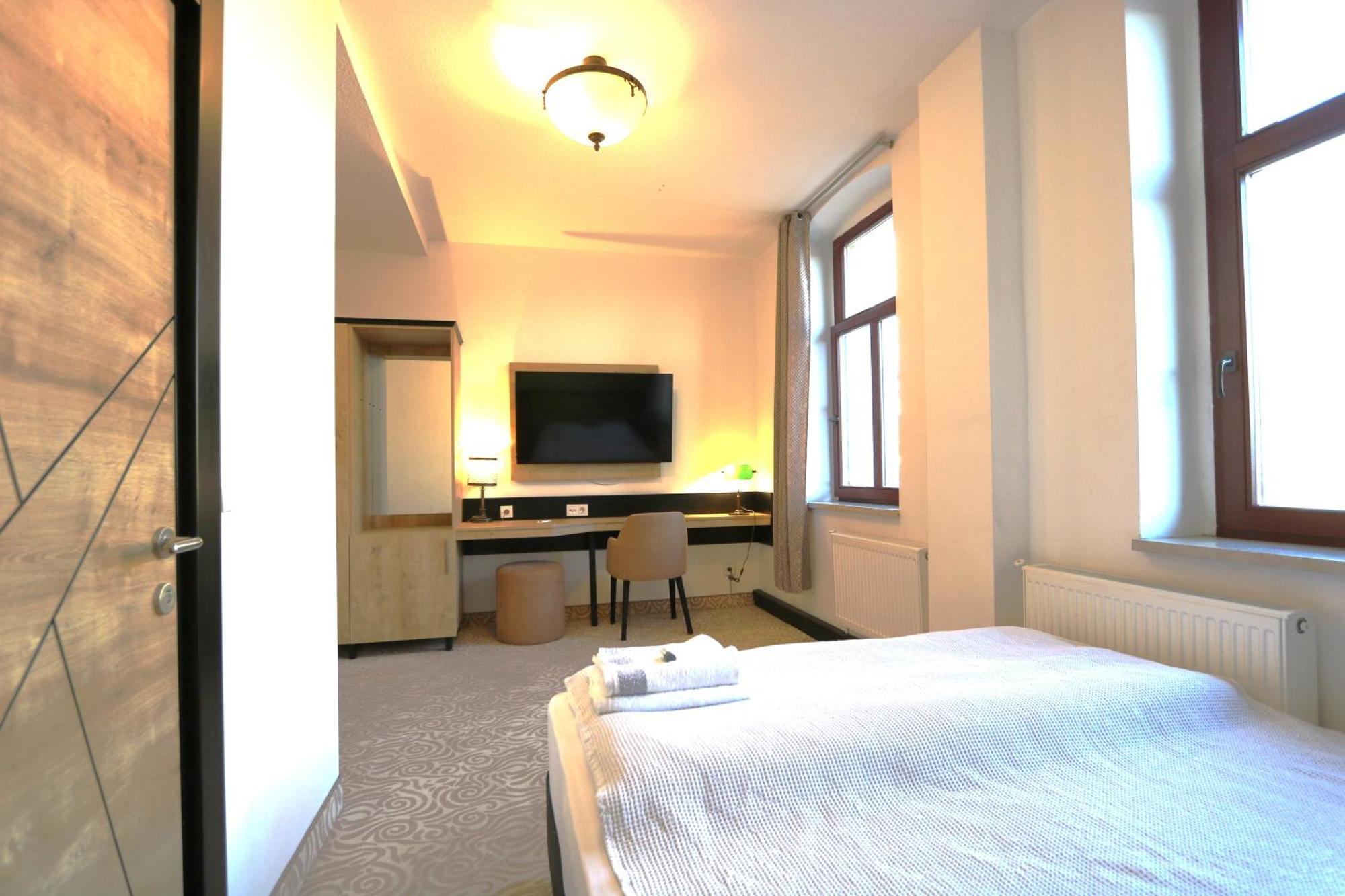 Hotel Am Fluss Saale à Weißenfels Extérieur photo