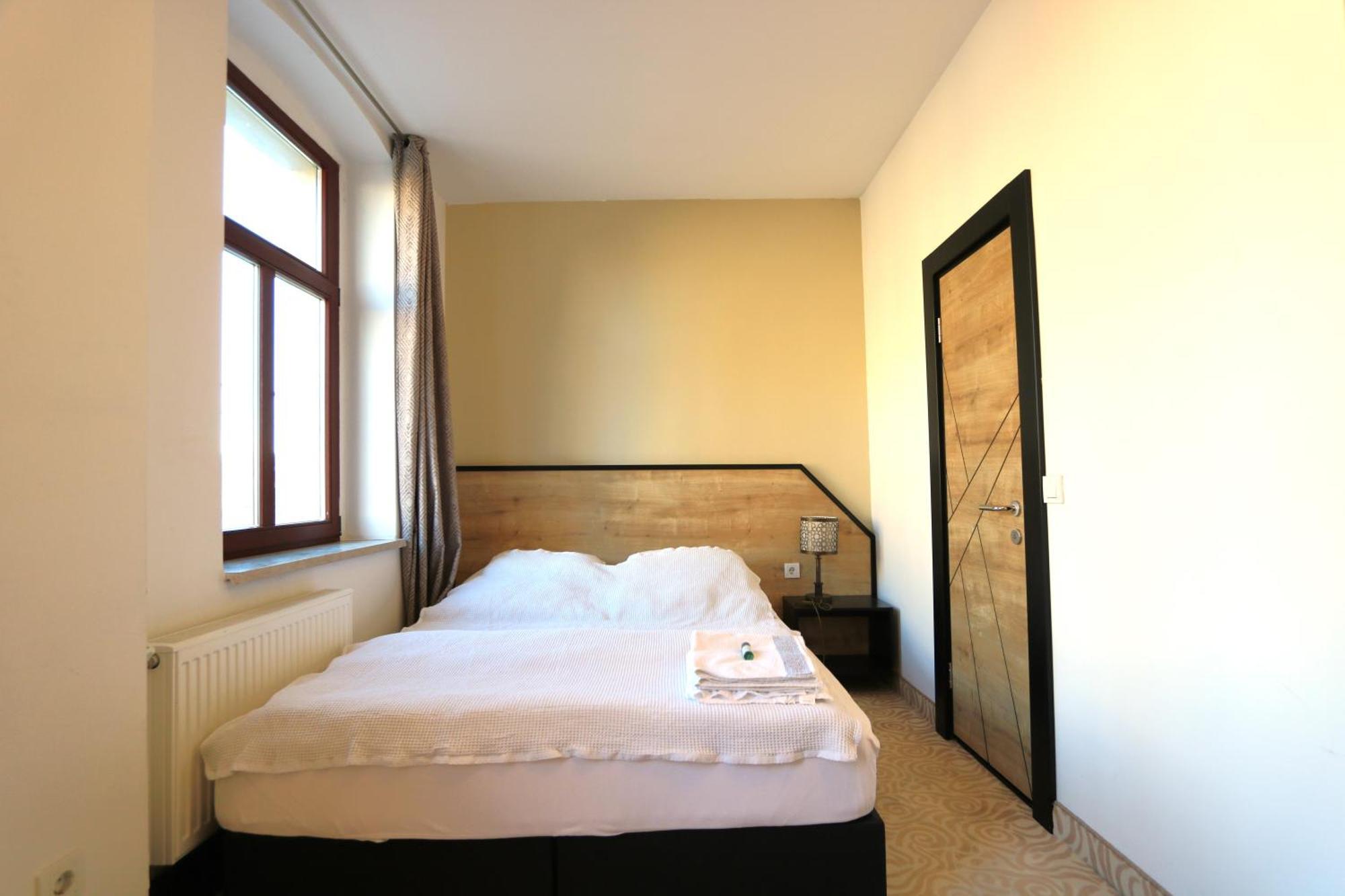 Hotel Am Fluss Saale à Weißenfels Extérieur photo
