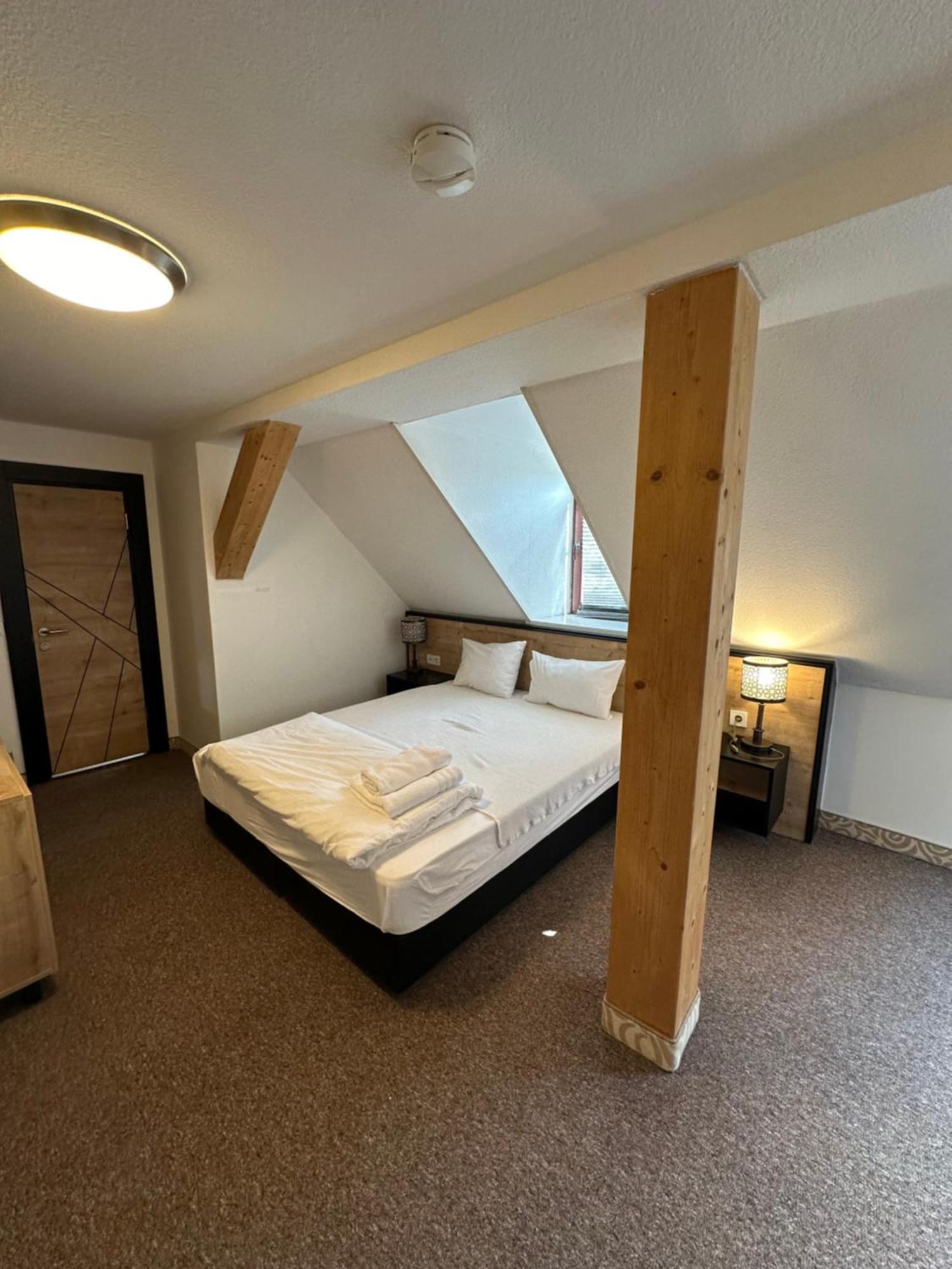 Hotel Am Fluss Saale à Weißenfels Extérieur photo